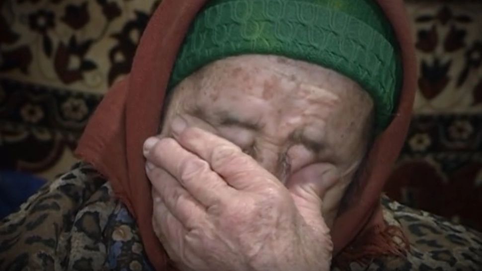 VIDEO | Durere și neputință. O pensionară, mama și tată pentru cei 7 nepoți