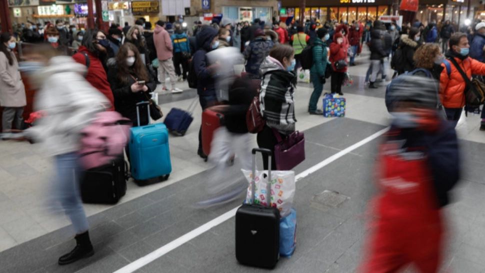 CFR Călători a SCUMPIT biletele în aceeași zi în care a MAJORAT și durata călătoriilor