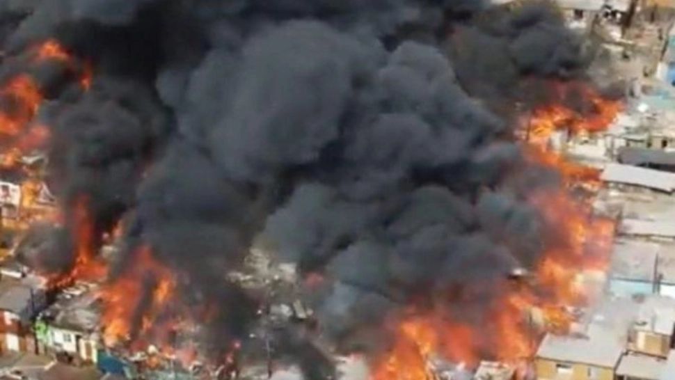 VIDEO | Incendiu devastator în Chile. Cartier făcut scrum, sute de oameni pe drumuri