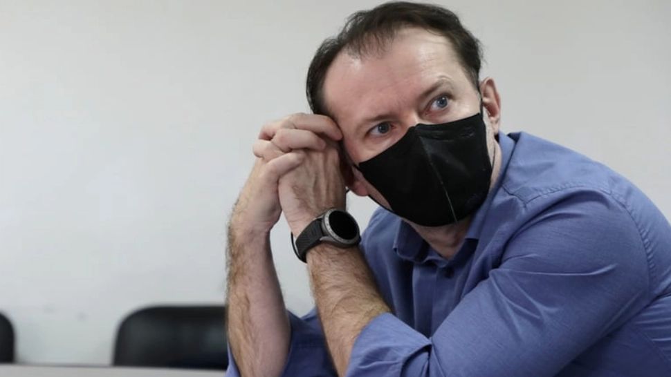 Florin Cîțu NU vrea taxă pe LUX: „Eu îmi aduc aminte vremea comunismului, când cam asta era: o mașină, o familie”