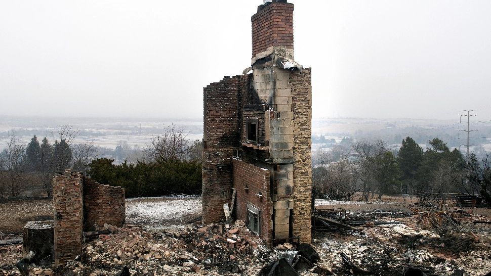 Natura intervine. Incendiile devastatoare din Colorado, stinse, brusc, de...ninsori abundente VIDEO