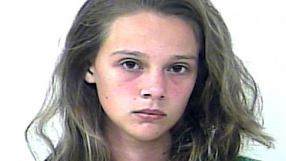 Tulburător: o tânără dădacă, arestată. Ce făcea noaptea, în pat, cu copilul de care avea grijă