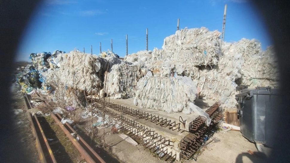 FOTO + VIDEO | Percheziții de amploare în mai multe județe. Importuri ILEGALE de deșeuri