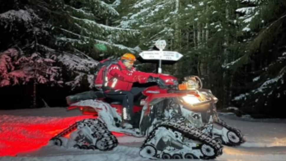 Salvamont, intervenție dramatică în nămeți, în munții Parâng - Un turist polonez s-a accidentat la o plimbare pe snowmobil