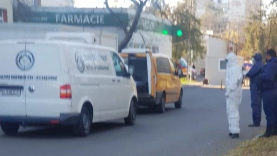 Imagini halucinante: Dubă care transportă cadavre de la morgă, folosită și pentru aprovizionarea unor restaurante fast-food