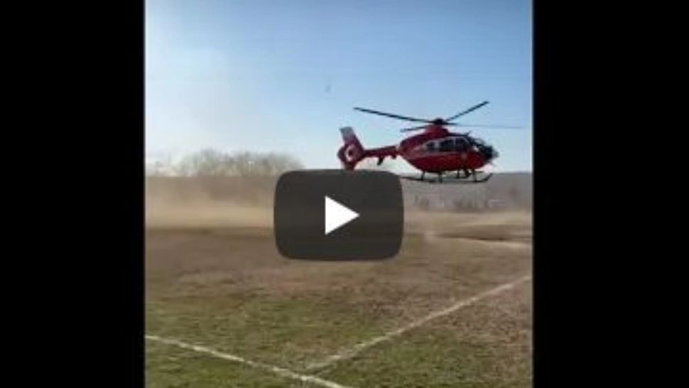 VIDEO - Moment incredibil pe un stadion din România - Meciul a fost întrerupt de aterizarea unui elicopter