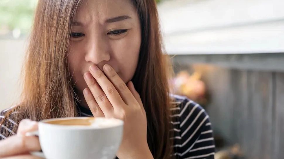 Ce este PAROSMIA? Simptomul bizar de Covid care face ca tot ce mănânci să aibă gust și miros DE GUNOI