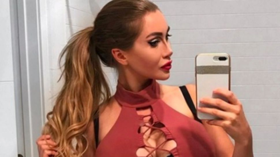 Şi-a scos 6 coaste pentru a arăta ca Femeia Fantastică, dar au măcelărit-o în fel și chip! Cum arată acum - FOTO