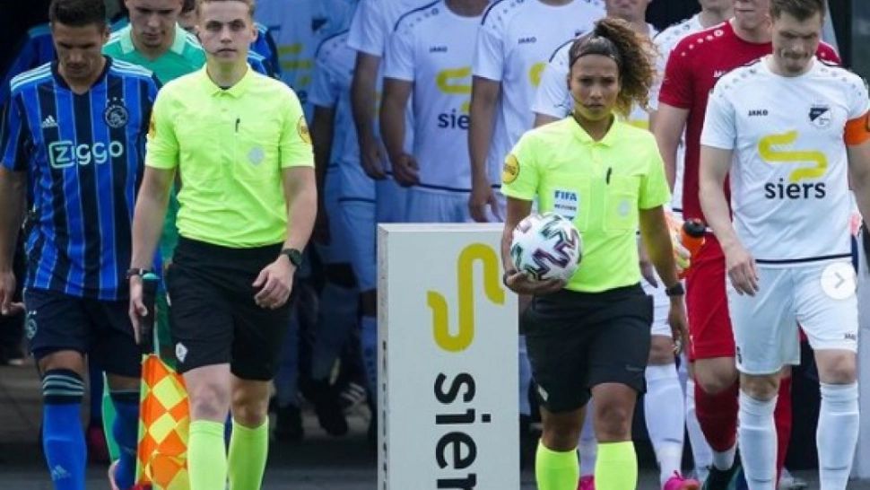 Poveste de dragoste între un fotbalist și un arbitru - Totul a început după ce jucătorul a primit un cartonaș roșu