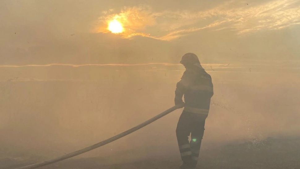 FOTO Incendiu uriaș la Botoșani, fumul s-a văzut în tot orașul
