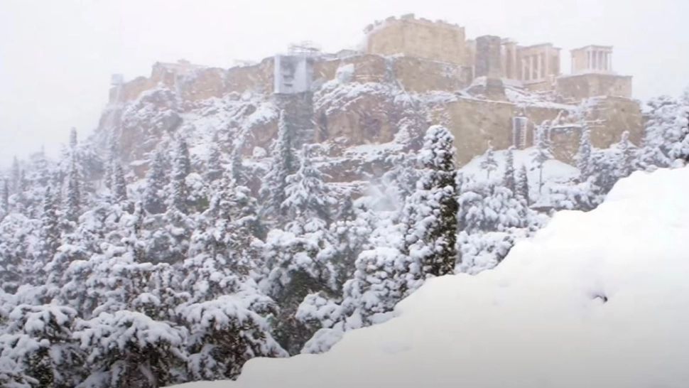 Destinația de vară preferată a românilor, paralizată de nămeți. VIDEO