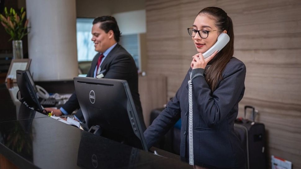 O recepţioneră de hotel face dezvăluiri şocante! Ce fac angajatele fără ca turiştii să ştie