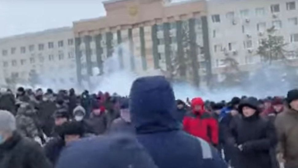 Haos în Kazahstan - Proteste masive - Oamenii au incendiat mai multe clădiri, internetul a fost oprit