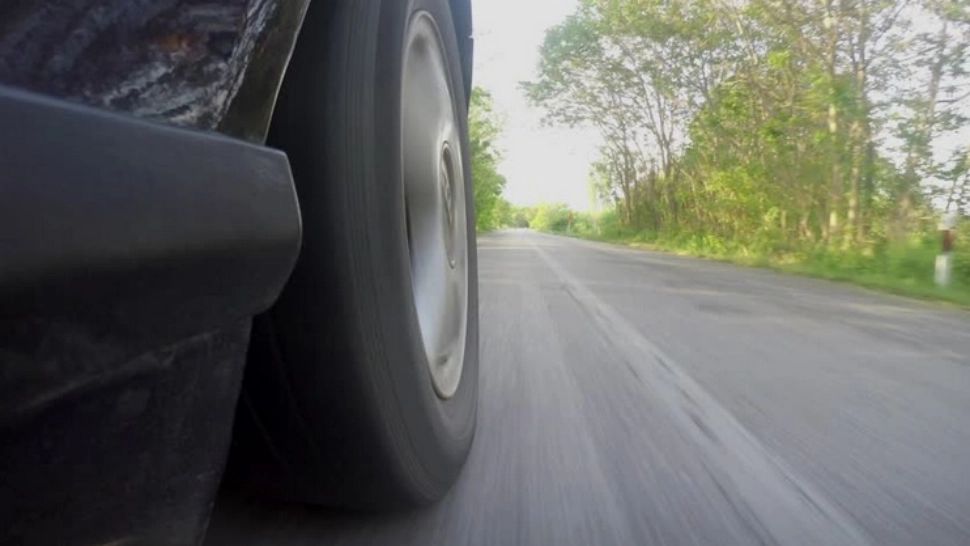 Scene incredibile, în Timiș: un șofer beat a lovit intenționat o mașină cu oameni în ea - VIDEO