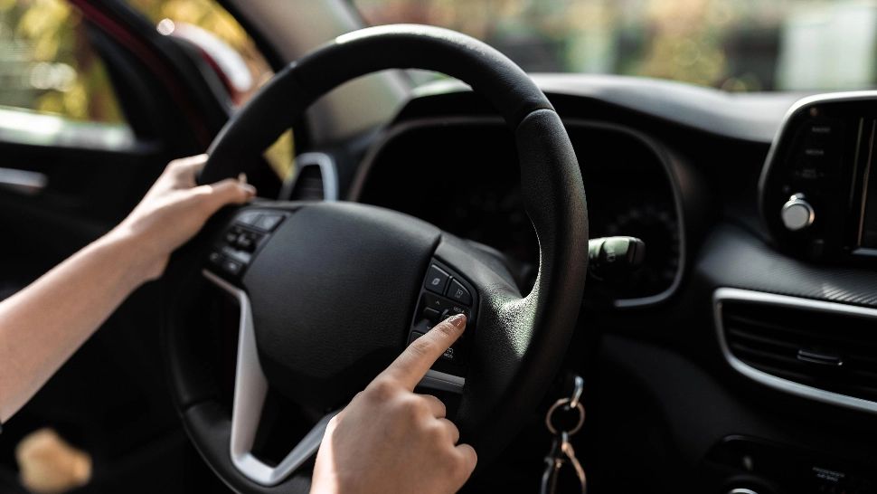 Tânără de 22 de ani, prinsă drogată la volan, în Vâlcea