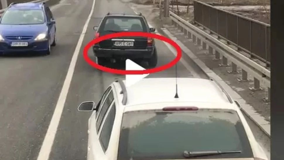 VIDEO – A oprit mașina în mijlocul drumului și ceva fabulos s-a întâmplat – Toți șoferii s-au crucit când au văzut