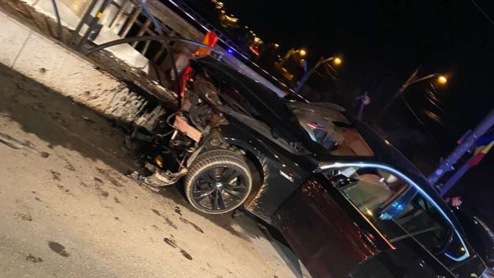 FOTO | 9 persoane aflate în aceeași mașină au fost rănite într-un accident, la Mediaș. În bolidul de lux erau si copii 