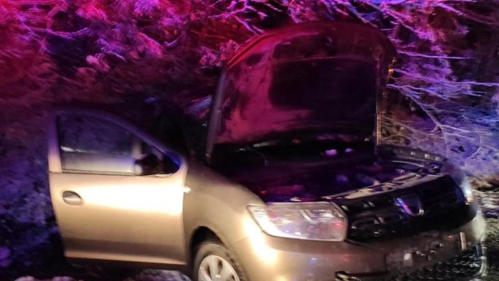 FOTO | Accident SPECTACULOS! O mașină s-a răsturnat pe raza localității Sucevița. Două persoane au ajuns la spital