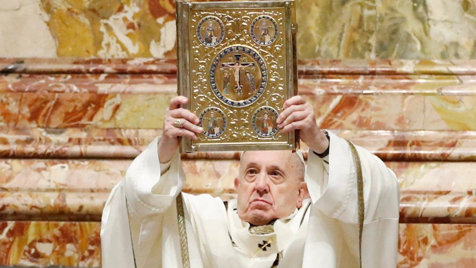 Papa Francisc: „Violenţele asupra femeilor îl insultă pe Dumnezeu”