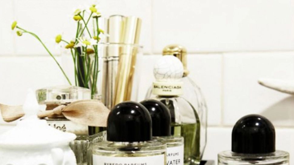 Ce se întâmplă dacă ții parfumul în baie. Nu vei mai face asta niciodată