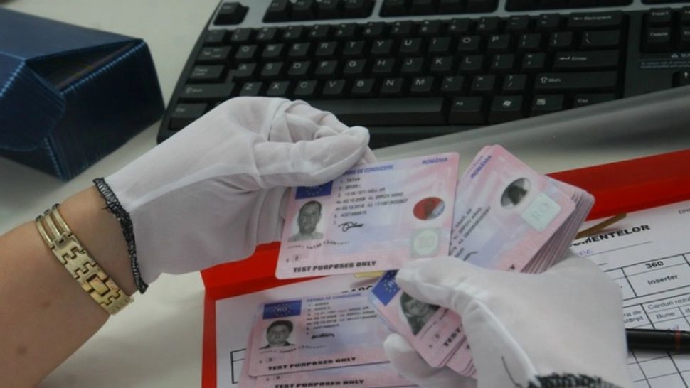 Culmea șofatului. Un bărbat a prezentat polițiștilor un permis de conducere emis pe numele unei femei