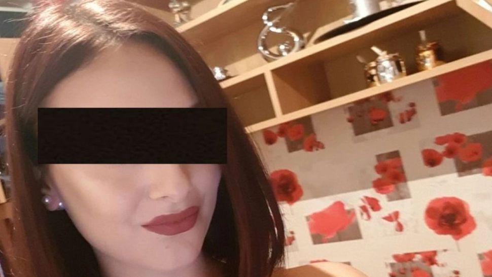 Polițista care s-a sinucis cu arma din dotare, condusă pe pe ultimul drum - Mama tinerei, copleșită de durere