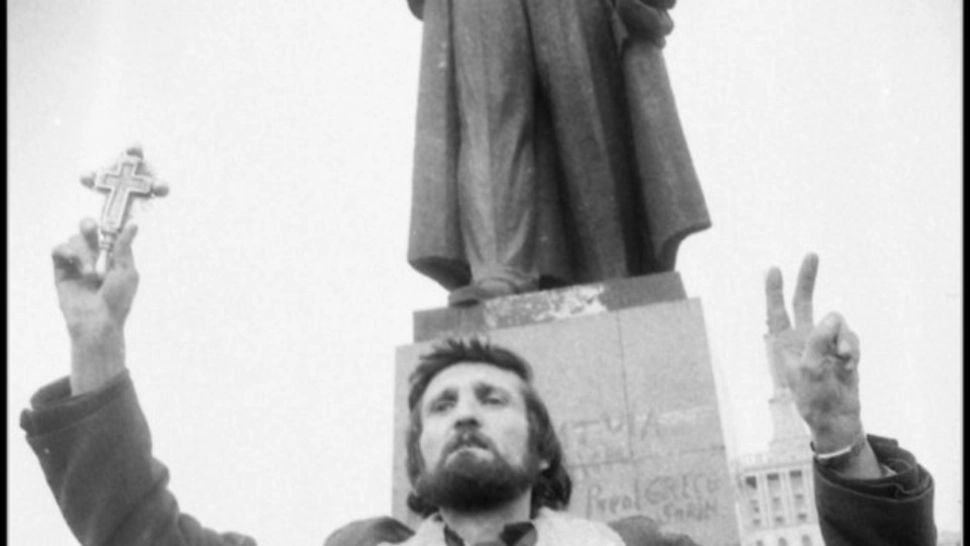 A murit preotul care a făcut greva foamei pentru dărâmarea unei statui din București - Sorin Paul Grecu a fost răpus de COVID-19