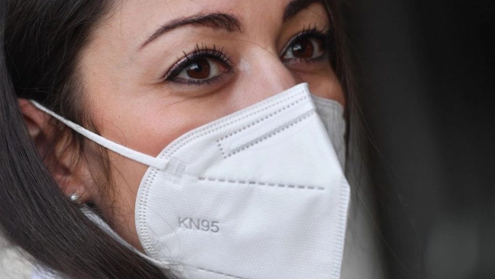 STUDIU |  Oamenii care poartă mască facială sunt mai atrăgători. Experții explică 