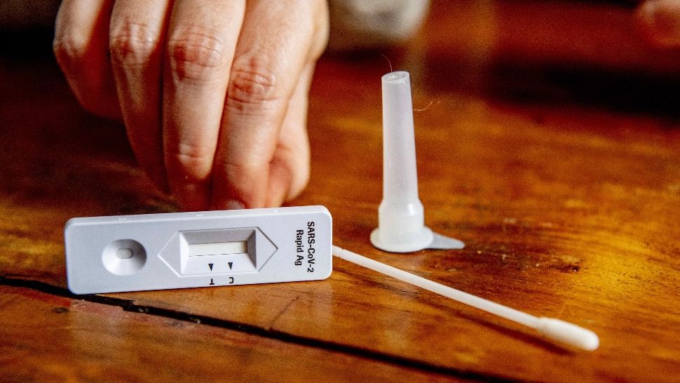 Număr redus de cazuri de infectare cu COVID-19 în ultimele 24 de ore. Care este situația DECESELOR și a bolnavilor din ATI