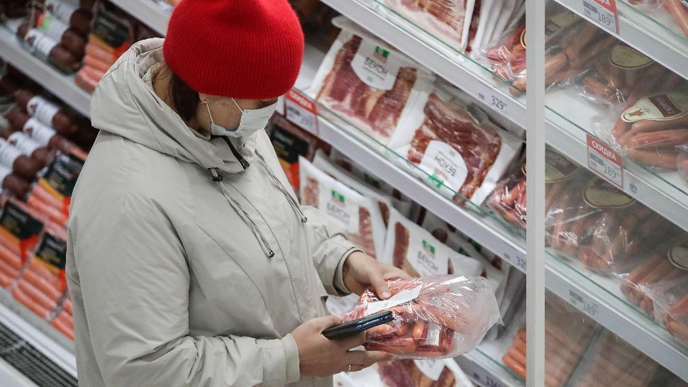 Mai multe magazine alimentare au fost ÎNCHISE. Ce au nereguli au găsit inspectorii ANPC