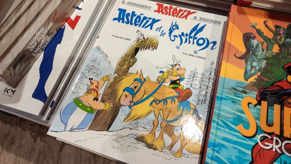 „Astérix et le Griffon”, cea mai vândută carte din Franța, în 2021. Ce AUTOR a rămas pe prima poziție