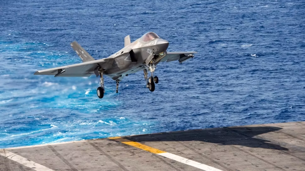 Incident aviatic pe un portavion american, în Marea Chinei de Sud: 7 victime