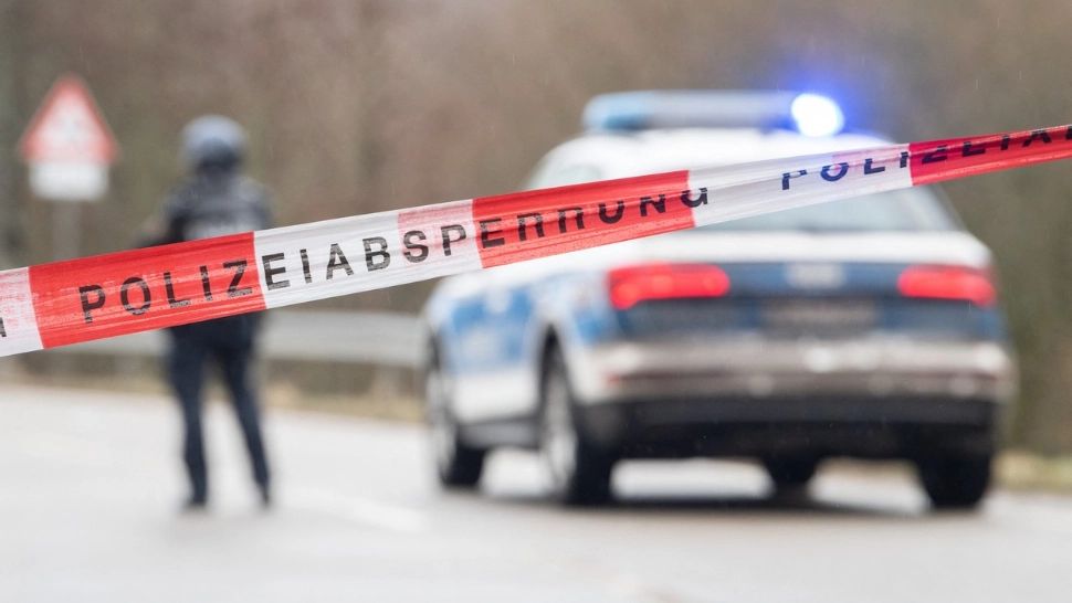 Scene CUMPLITE în Germania: doi polițiști, ÎMPUȘCAȚI MORTAL în timpul unei patrule rutiere de rutină. Suspecții, de negăsit