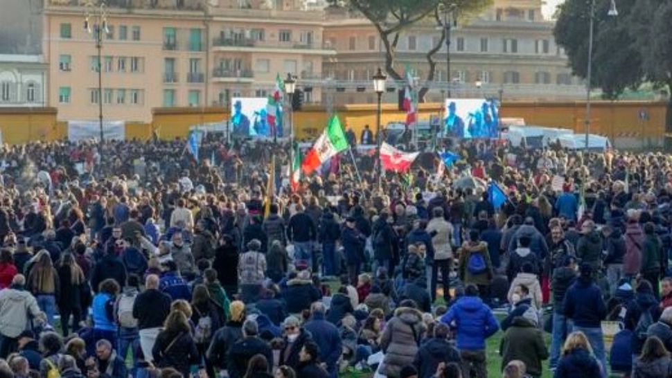 Violențe la protestele din Italia împotriva vaccinării și a certificatului COVID-19 | VIDEO