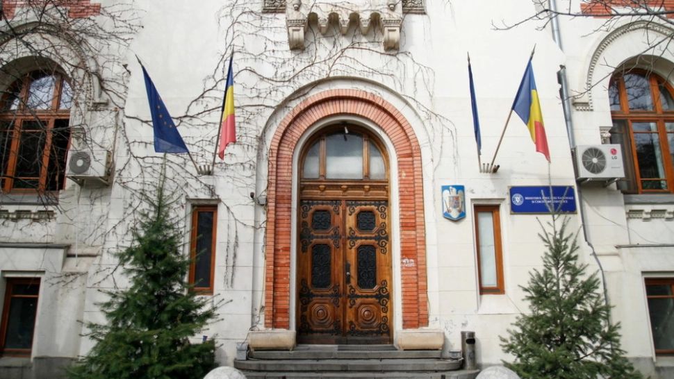 Protest cu sorcove la Ministerul Educației: „Olimpicii, bătaia de joc a ministerului!” - Principalele nemulțumiri