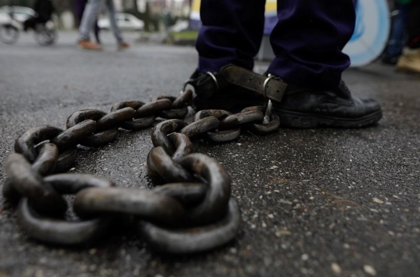 PROTEST în lanțuri în fața Poliției Române, în Capitală - Se cere anchetarea șefului de Control Intern prins băut în 2020