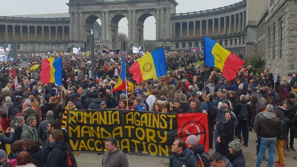 VIDEO - Proteste violente în Belgia împotriva restricțiilor sanitare. În primele rânduri, români susținători AUR - 70 de persoane au fost arestate