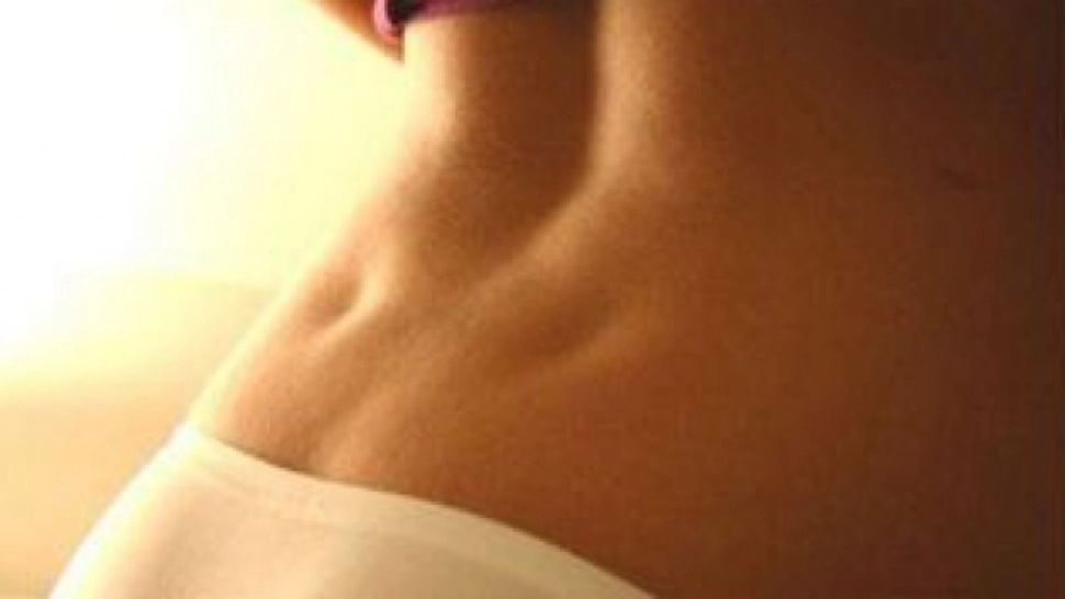 Cum scapi de durerile de spate. Greșeala pe care o faci când stai la birou sau în bancă