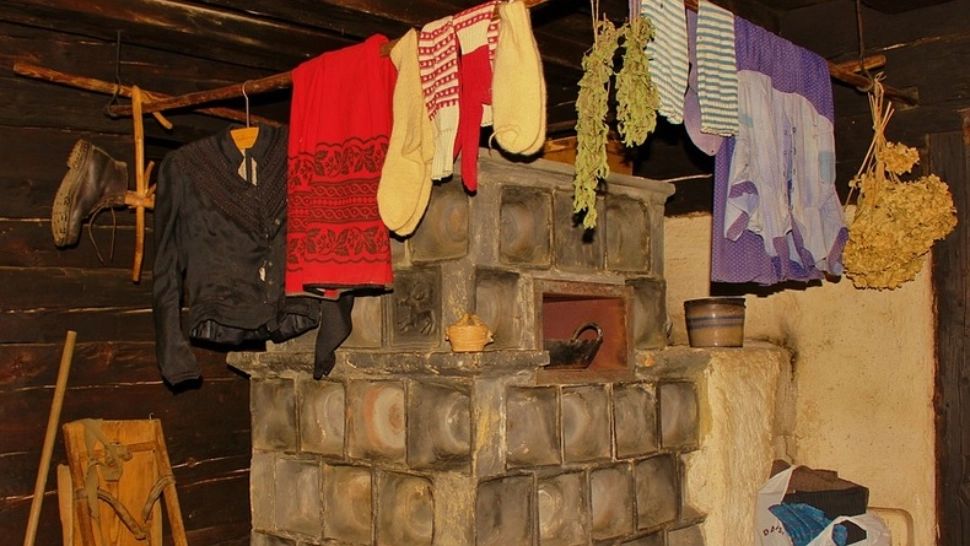 Incendiu violent, în Suceava - rămași pe drum, în toiul iernii, din cauza sobei 