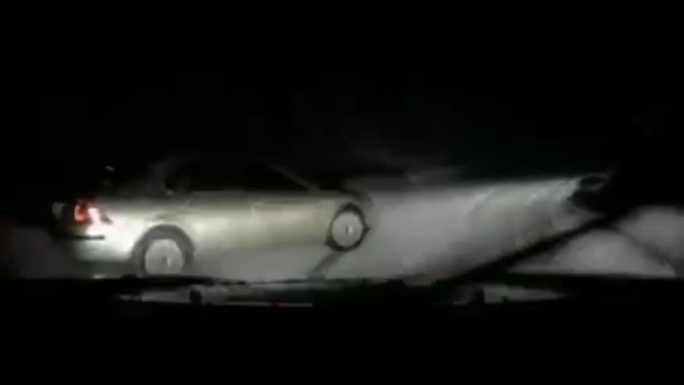 VIDEO | Șofer teribilist, oprit cu focuri de armă. Făcea drifturi pe un bulevard din Baia Mare