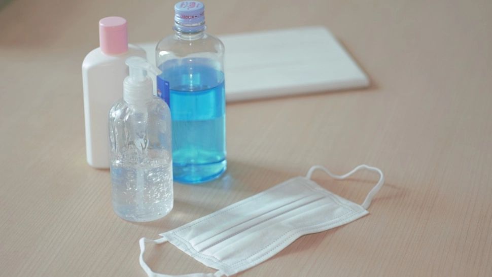 Dezinfectarea mâinilor în exces, pericol pentru sănătate. Care sunt riscurile și cum le putem preveni