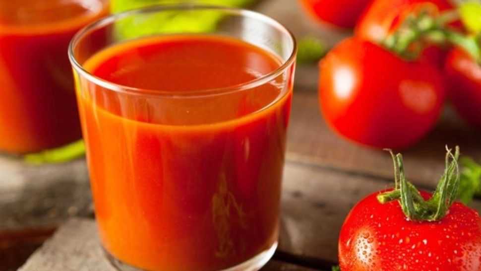 A băut un pahar de suc de roșii în fiecare zi. După două săptămâni, s-a întâmplat ceva incredibil!