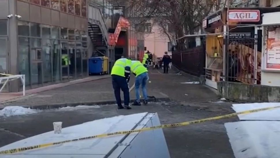 Tânără de 17 ani, căutată de poliție după ce a înjunghiat un adolescent. De la ce a plecat totul