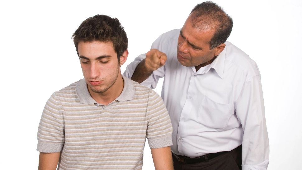 Evacuat din locuinţă după ce şi-a bătut tatăl. De la ce a plecat totul