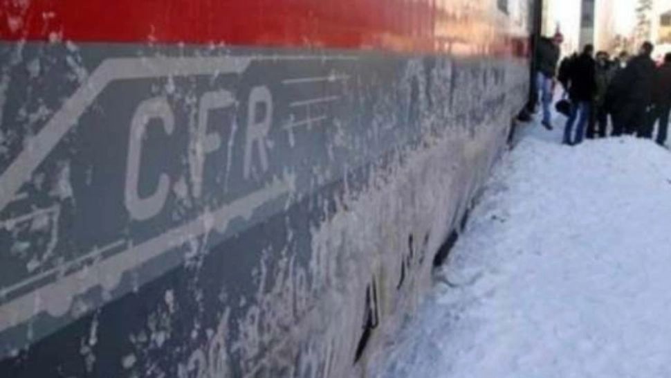 Întârzieri majore ale TRENURILOR. Se circulă în condiții de iarnă, mai ales în vestul țării