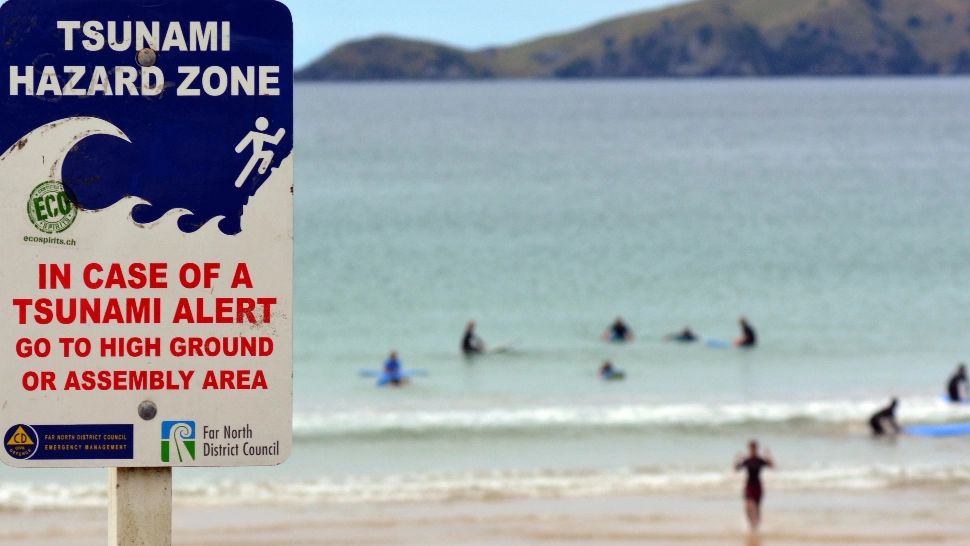 Adevăratul „Aquaman”. A înotat 27 de ore după ce a fost luat de ape în timpul tsunami-ului din Tonga