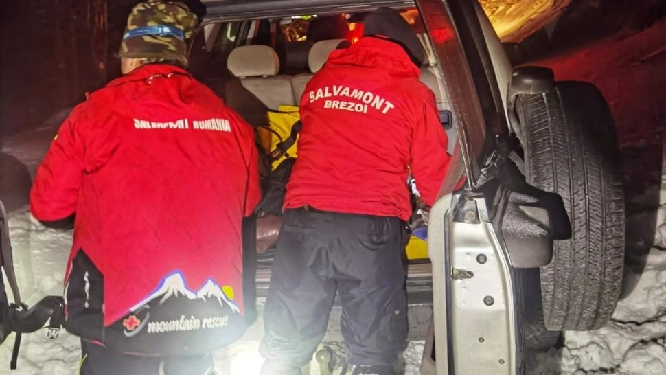 Salvamontiștii desfășoară o acțiune de salvare a doi schiori rătăciți la Voineasa