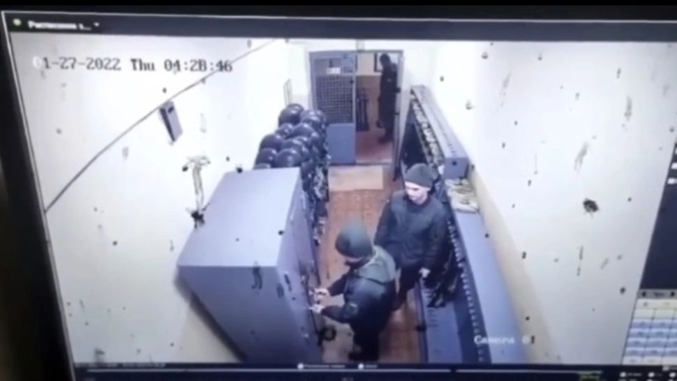 VIDEO |  Momentul în care soldatul ucrainean și-a împușcat mortal camarazii. Agresorul a fost reținut. Imagini cu un puternic impact emoțional