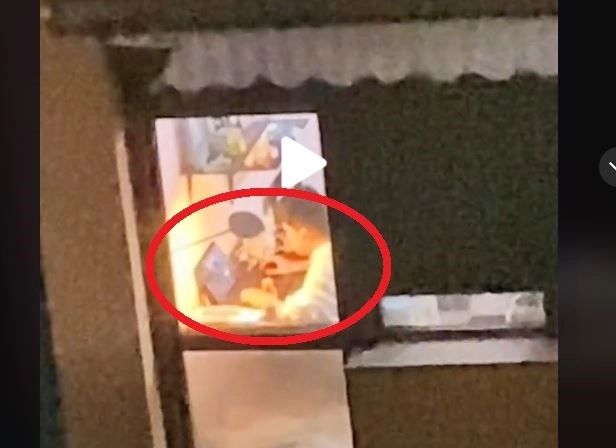 VIDEO – Ce a făcut un puști din România chiar la miezul nopții de Revelion – Imaginile filmate de un vecin au devenit virale pe internet