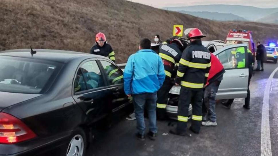 Şase persoane au fost rănite într-un accident cumplit pe A3 